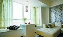 客厅惬意吃瓜,共享瓜果乐趣