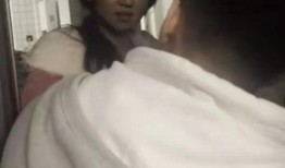 吃瓜女子倒地,一幕引发社会关注的瞬间