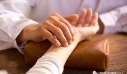 医生把脉吃瓜,医生把脉与夏日瓜果的和谐交响