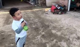 农村二丫吃瓜,农村二丫的夏日吃瓜记