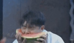 吃瓜吃到自己男朋友的瓜,吃瓜吃到男友的秘密