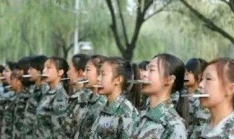 广西教官吃瓜事件视频,视频曝光引发舆论风波